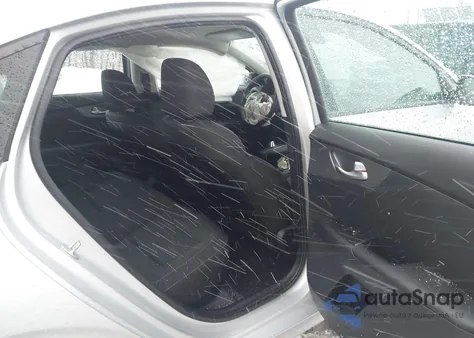 2021 Kia Forte Lxs z USA, uszkodzony, nr VIN 3KPF24AD4ME390465